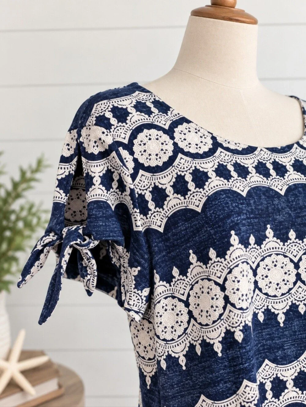 Ronni Nicole Navy & Ivory Medallion Print Tie-Sleeve Dress – Size Large